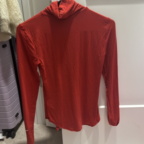 ARITIZIA Babaton size Small. Red turtle neck. Flattering & fits well even if - Picture 4 of 8
